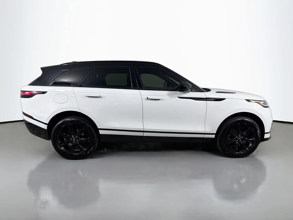 Used 2023 White Land Rover R-Dynamic S MHEV image 4