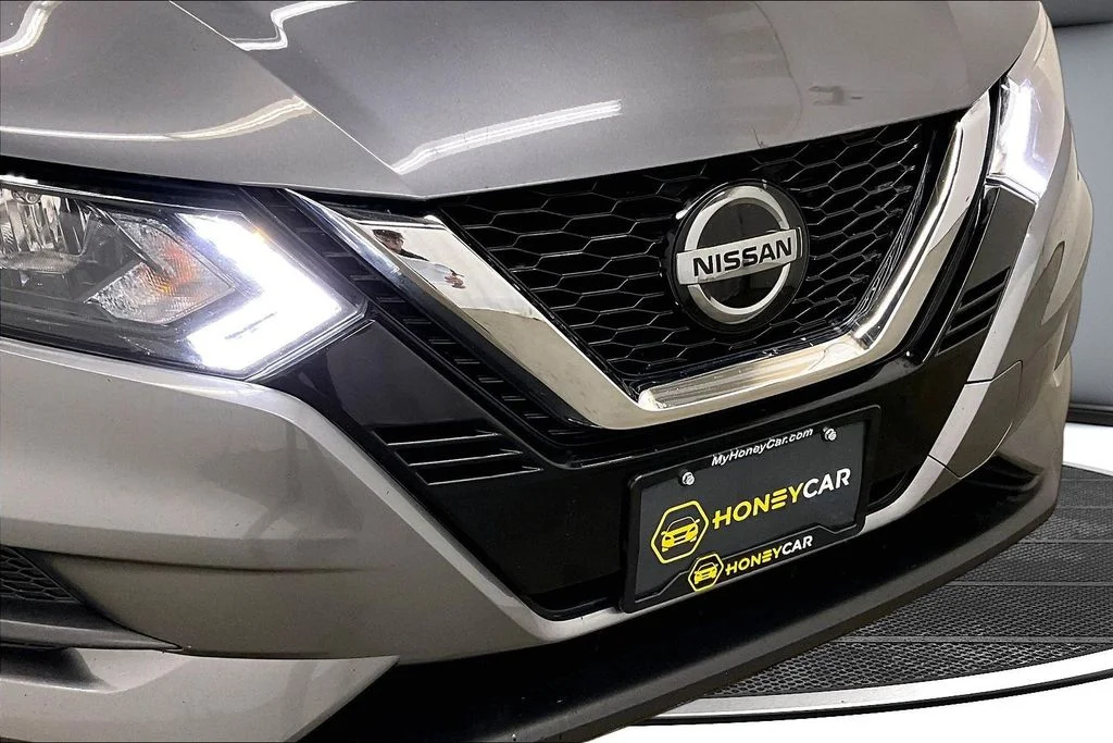 Used 2022 Gray Nissan SV image 31