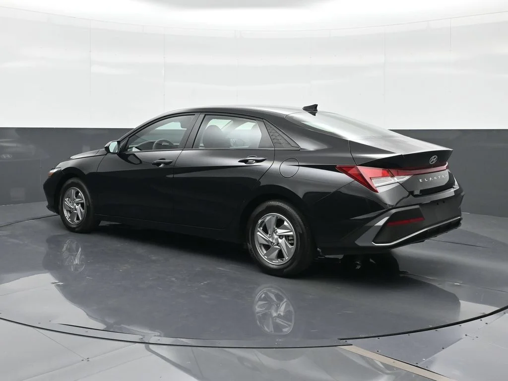 Certified Used 2025 Black Hyundai SE image 3