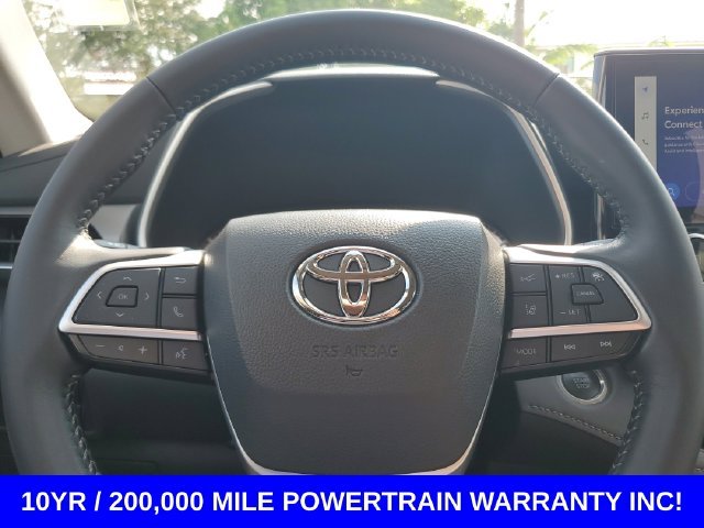 2025 Toyota Highlander XLE - Photo 14