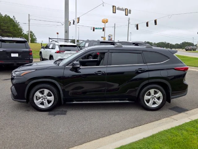 Used 2022 Black Toyota LE image 4