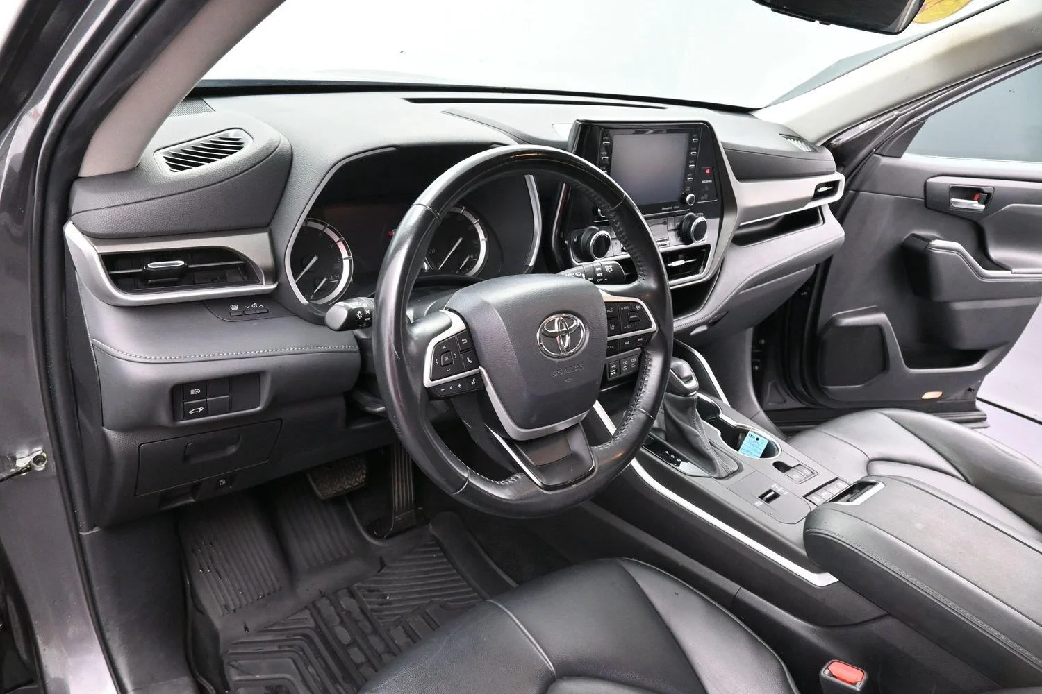Used 2022 Magnetic Gray Metallic Toyota XLE image 16