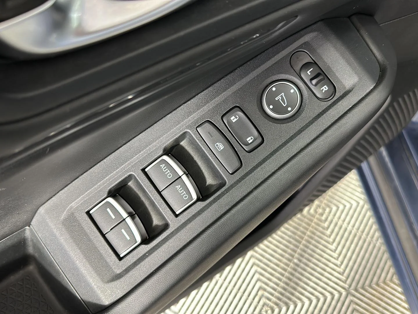 Used 2023 Canyon River Blue Metallic Honda EX image 8