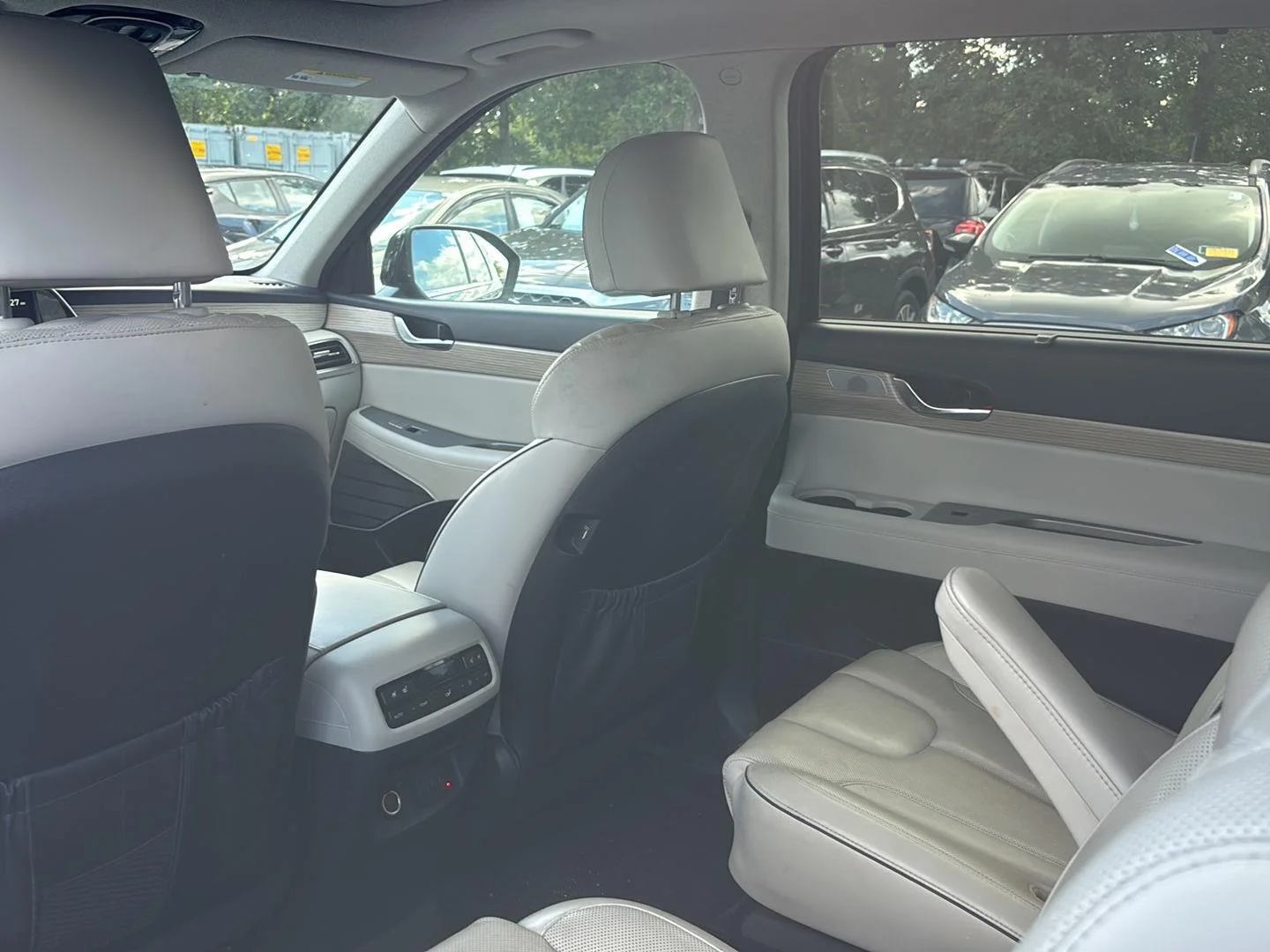 Used 2022 Abyss Black Pearl Hyundai Limited image 16