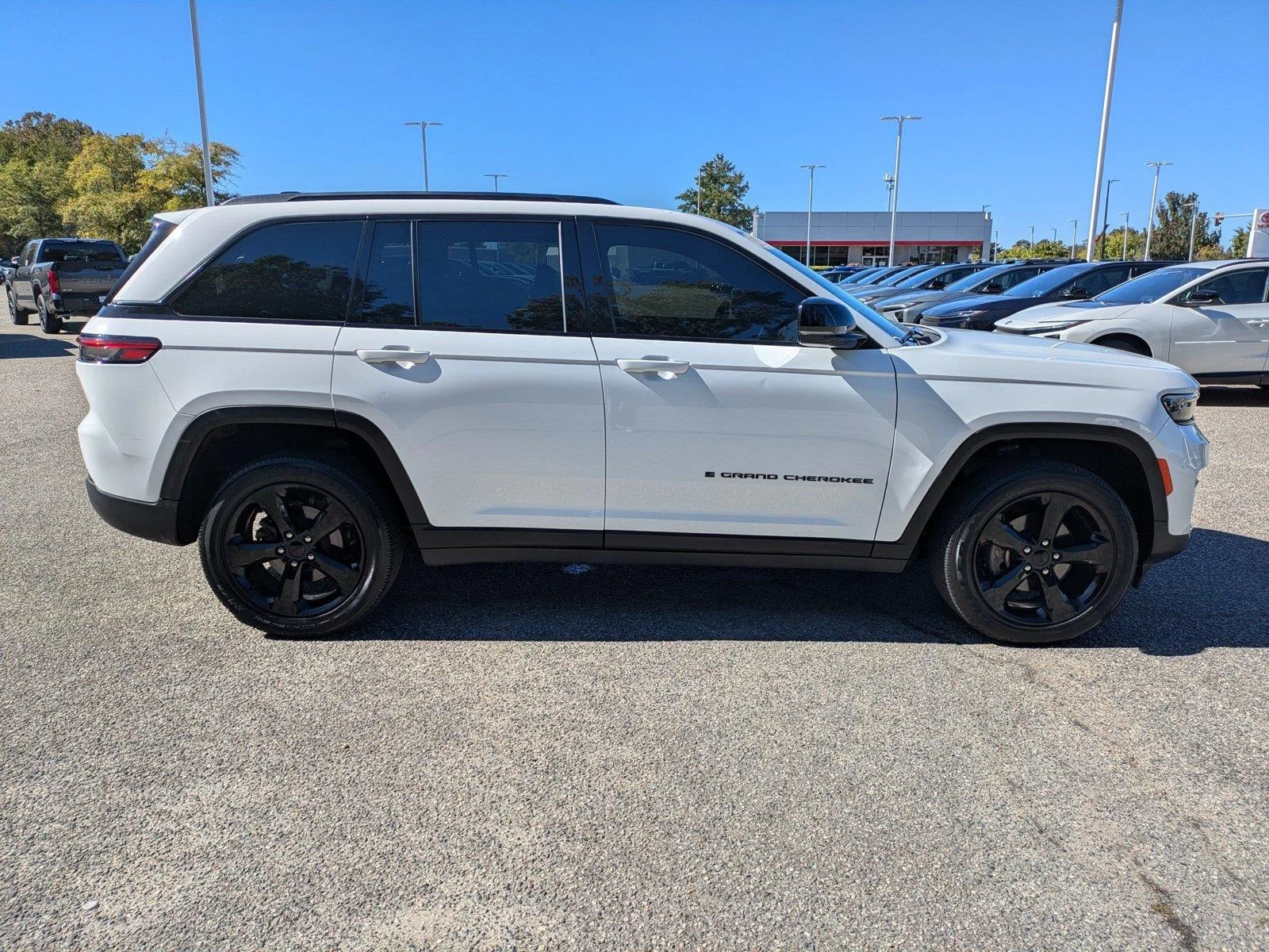 Used 2023 Bright White Clearcoat Jeep Altitude X image 3