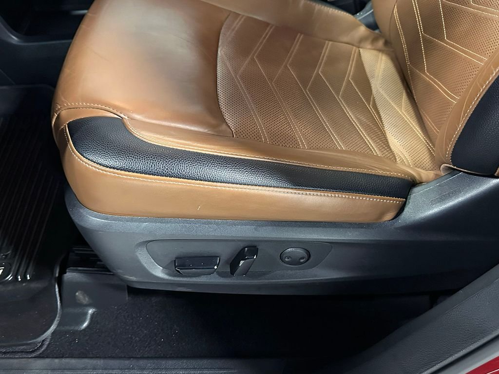 Used 2022 Red Nissan Platinum image 22