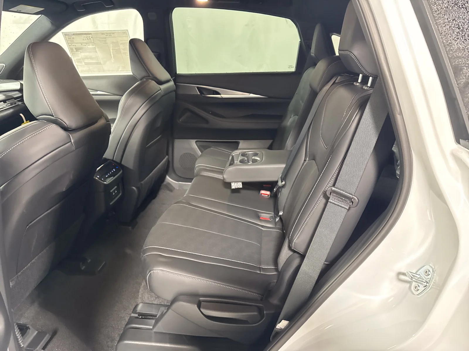 New 2027 RADIANT WHITE INFINITI Luxe AWD image 5