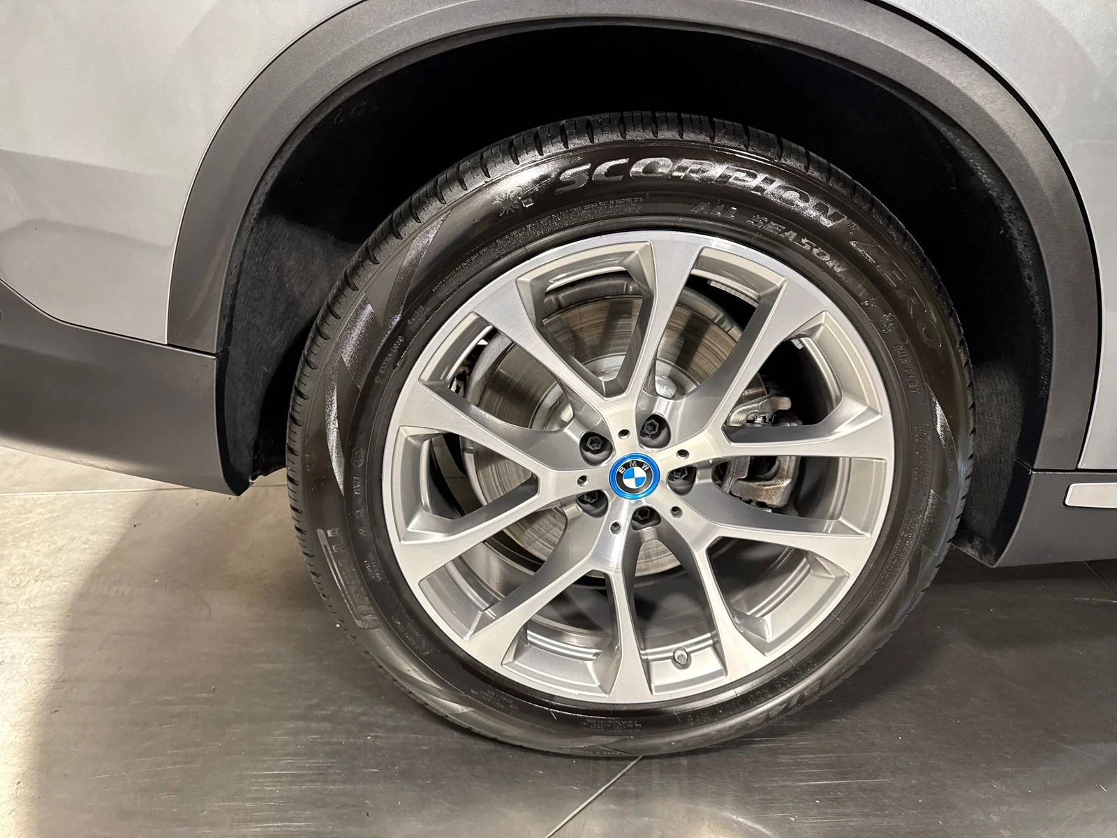 Used 2025 Gray Metallic BMW xDrive50e image 13