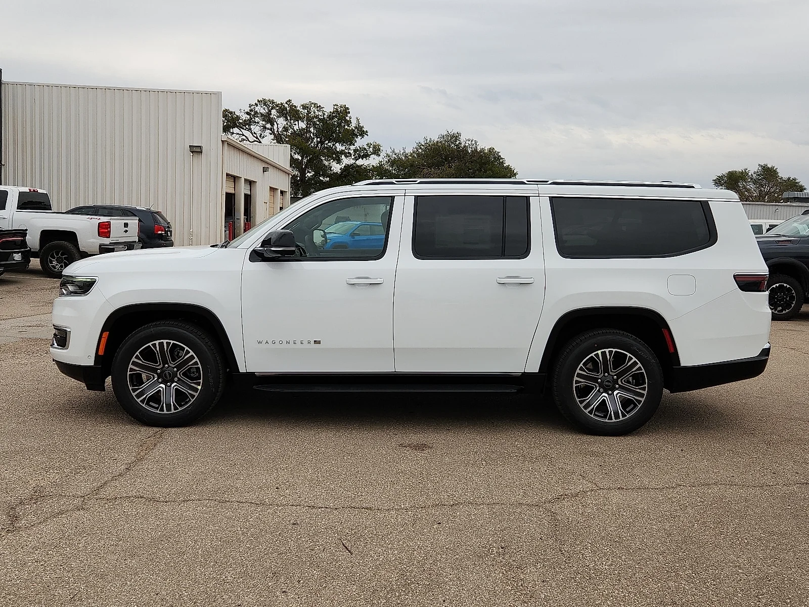 New 2025 Bright White Clear-Coat  Paint Jeep L 4X4 image 2