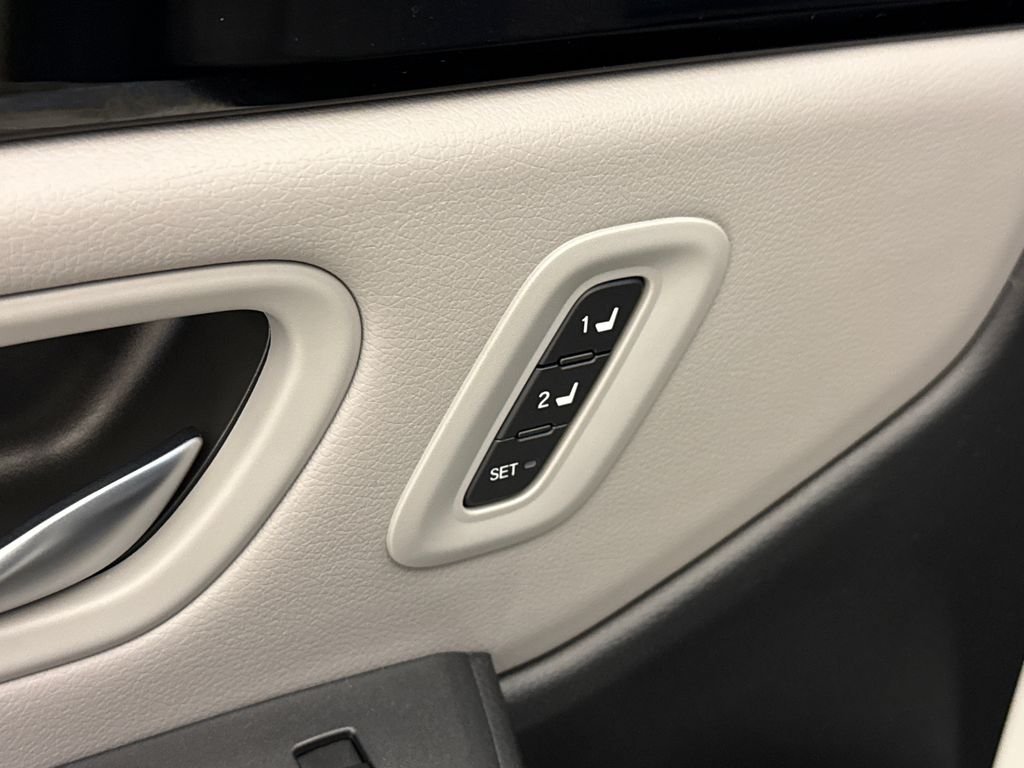 2025 Honda Pilot EX-L - Photo 21