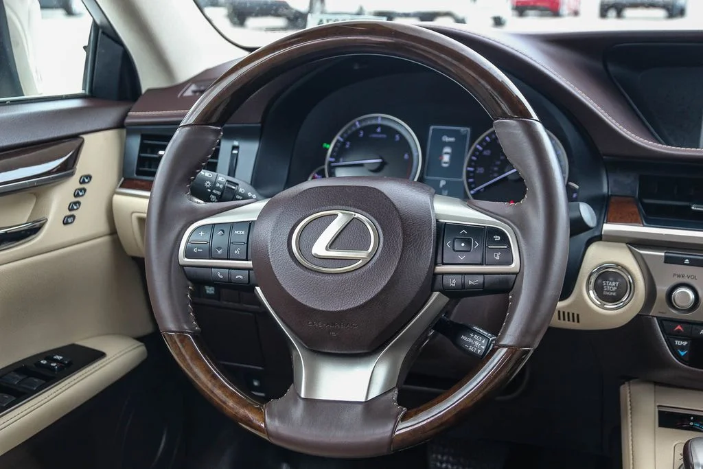 Used 2018 Beige Lexus 350 image 15
