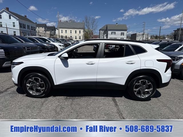 2025 Chevrolet Trax LT - Photo 10