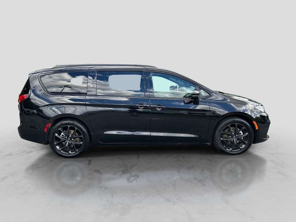 Used 2025 Black Chrysler Limited image 6