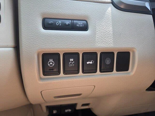 Used 2019 Pearl White Tricoat Nissan Platinum image 12