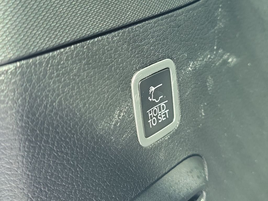 Used 2022 White Jeep Series III image 12