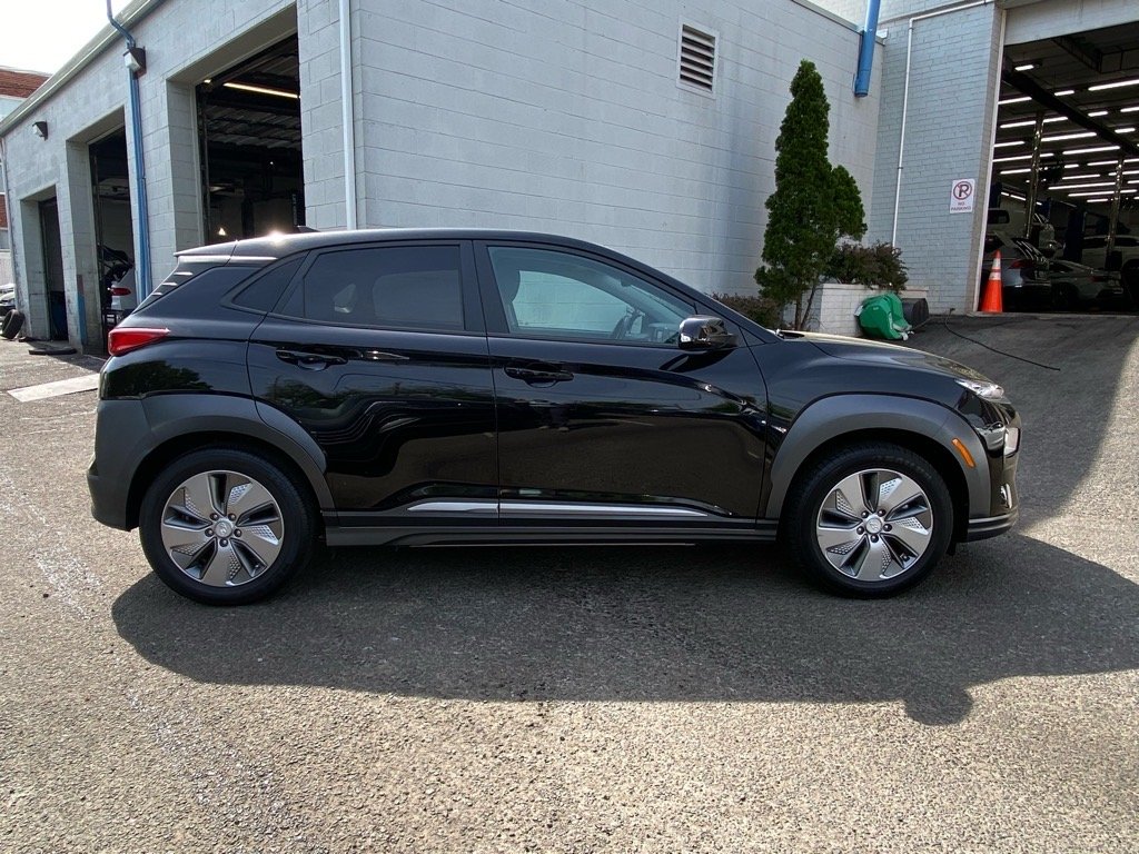 Used 2021 Hyundai Kona EV Limited with VIN KM8K33AG8MU098363 for sale in Alexandria, VA