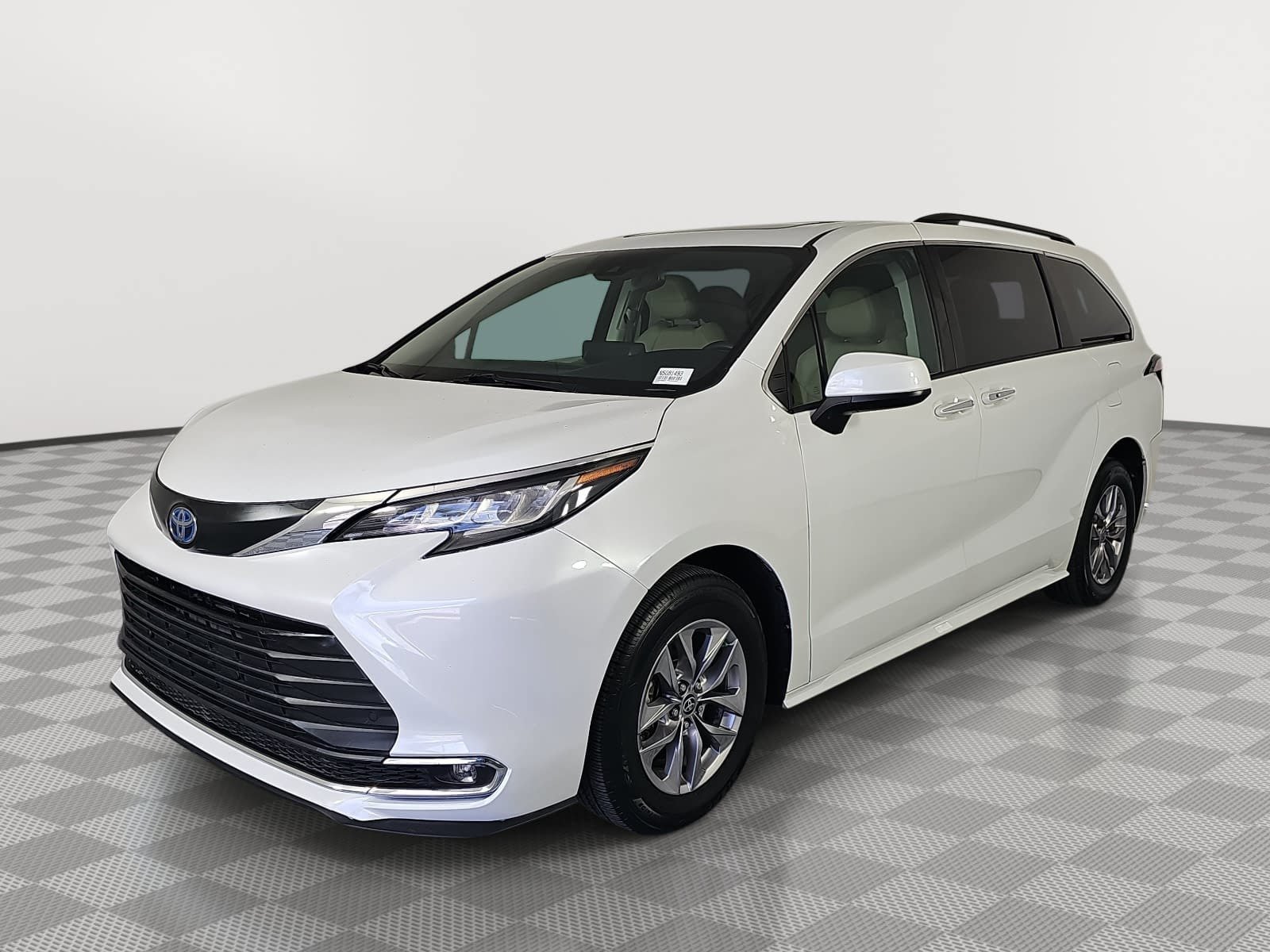Used 2022 Beige Toyota XLE image 4