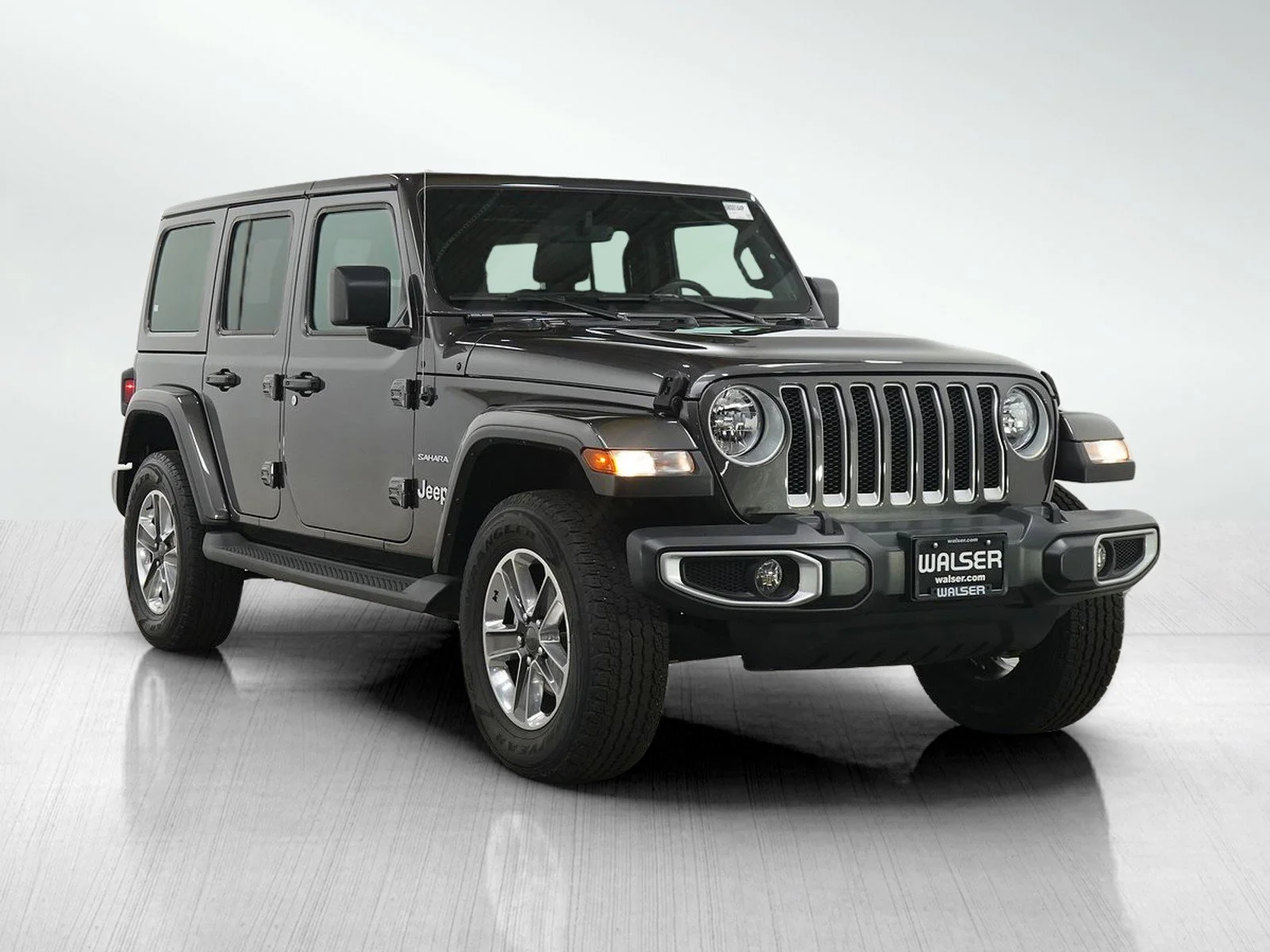 Used 2022 Granite Crystal Metallic Clearcoat Jeep Unlimited Sahara image 7