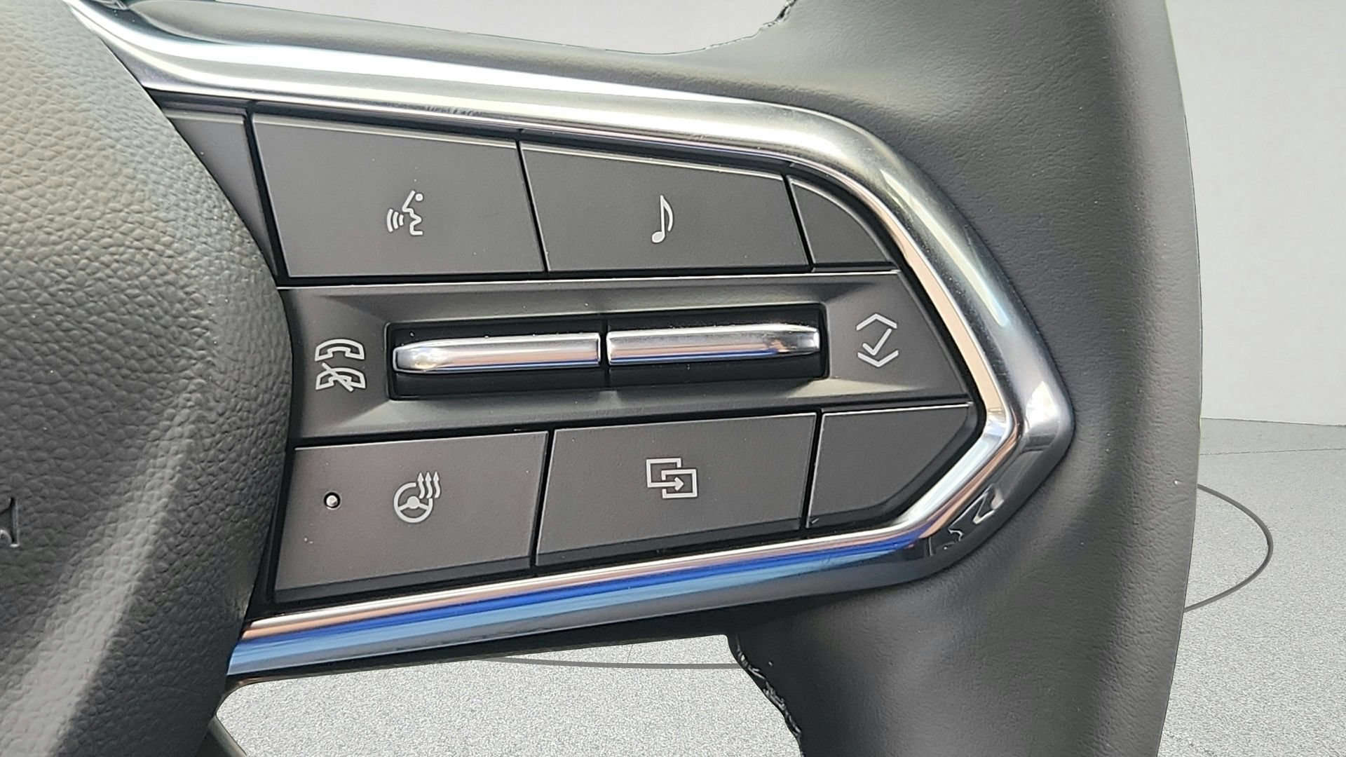 2027 Chevrolet Equinox LT - Photo 24
