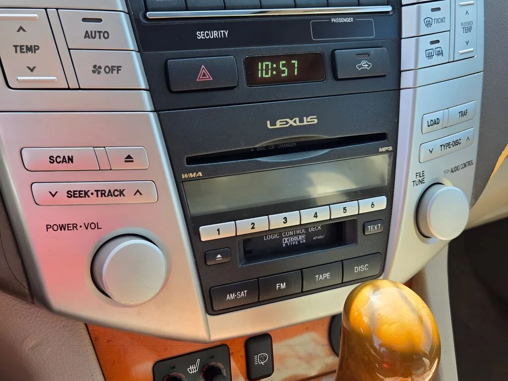 Used 2007 White Lexus 350 image 24