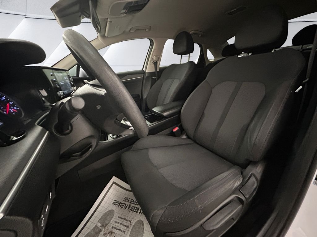 Used 2021 White Kia LXS image 8