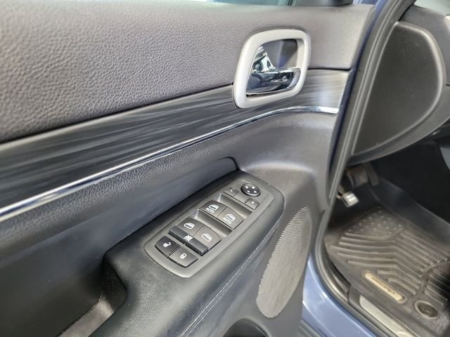 Used 2020 Blue Jeep Limited image 7