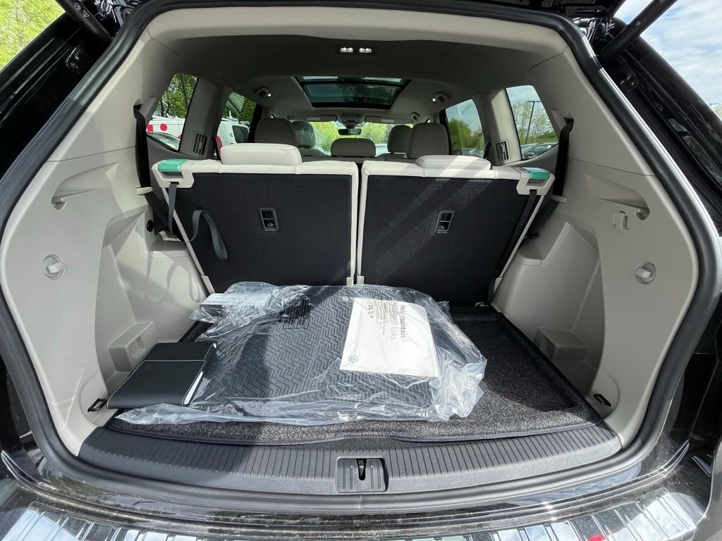 New 2026 Black Volkswagen 2.0T SE w/Technology image 27