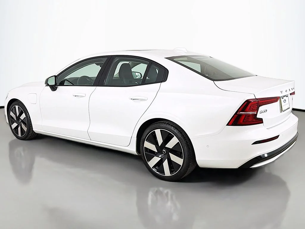 Used 2024 Crystal White Metallic Volvo T8 Plus Dark Theme image 13