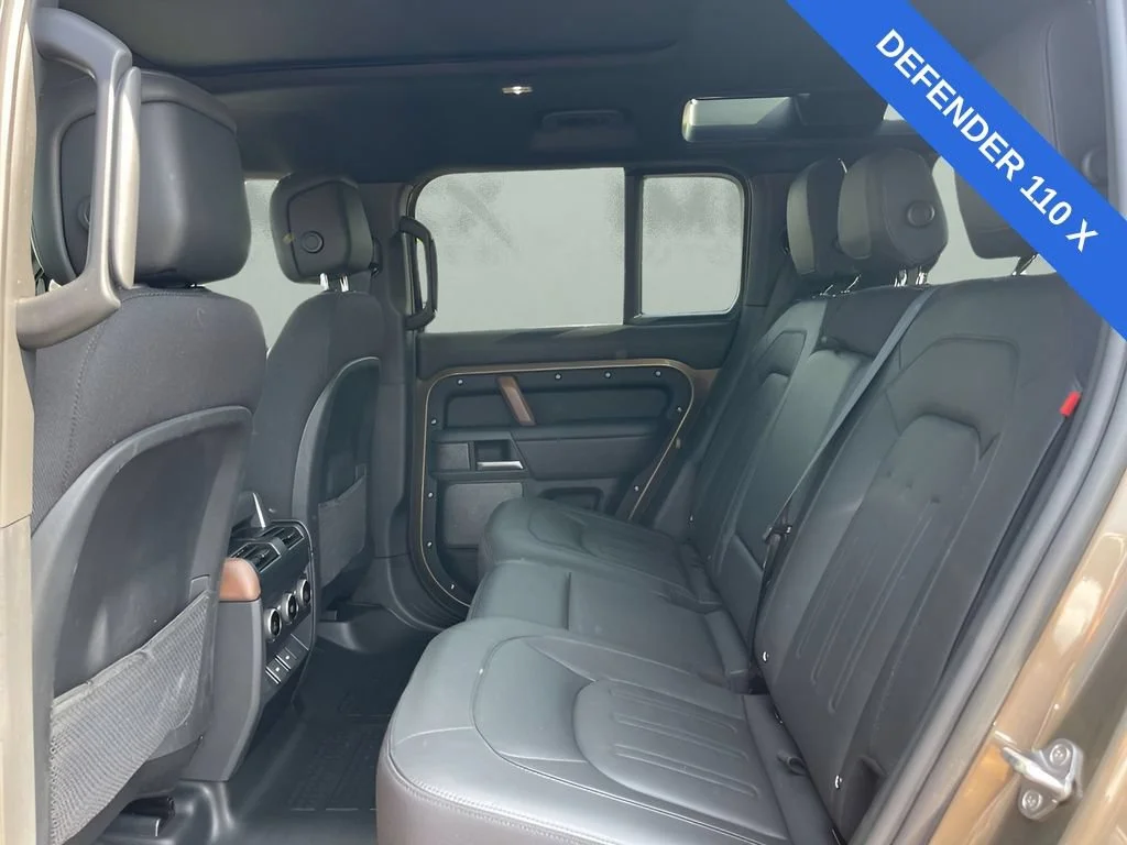 Used 2024  Land Rover X image 13