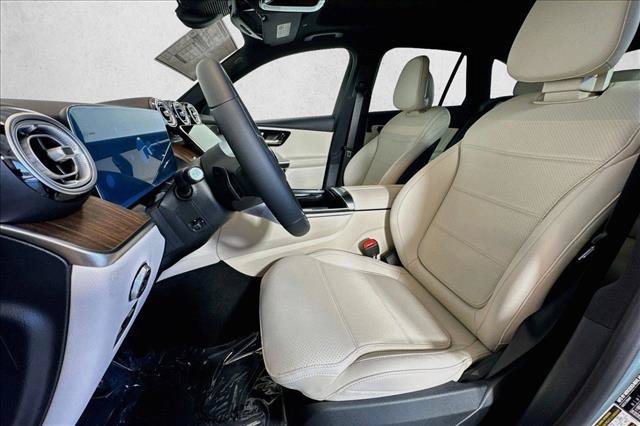 New 2026 Verde Silver Metallic Mercedes-Benz GLC 300 image 48