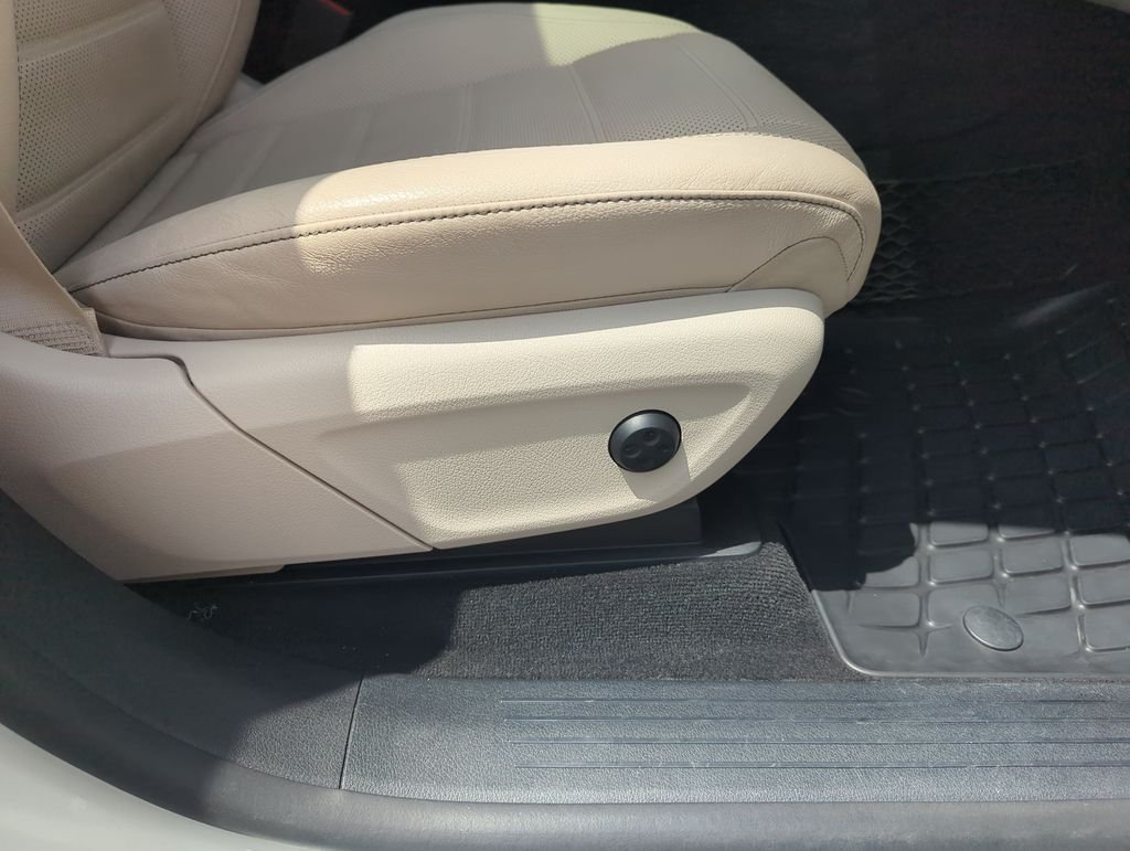 Used 2021 White Mercedes-Benz GLS 450 image 41