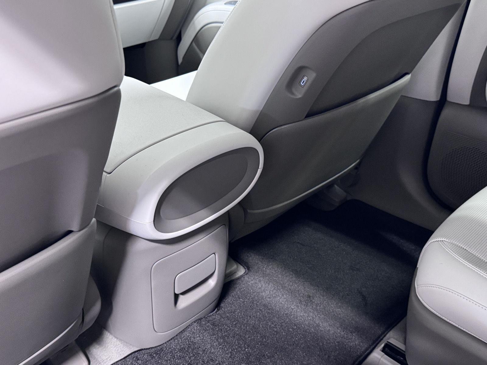 New 2027 Creamy White Pearl Hyundai SEL 7P image 22