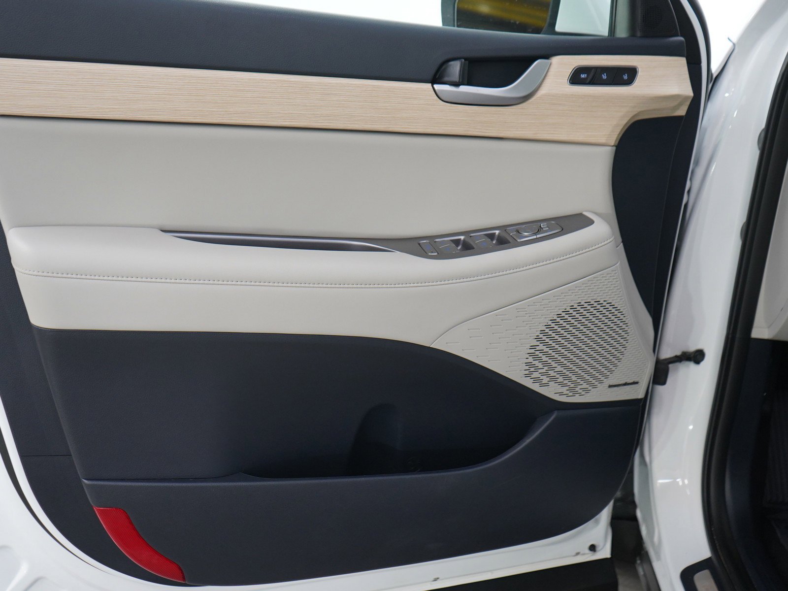 Certified Used 2024 Hyper White Hyundai Limited AWD image 21