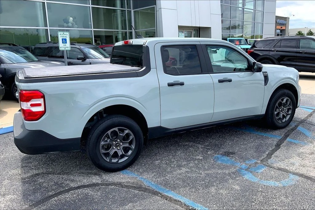 Used 2024 Green Ford XLT image 6