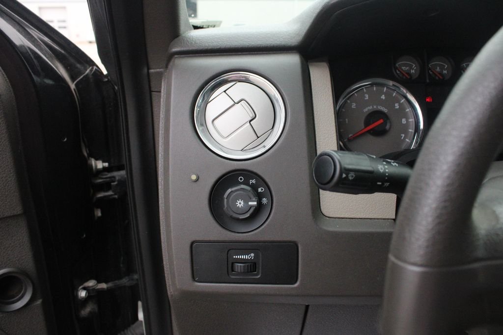 Used 2010 Black Ford XLT image 6