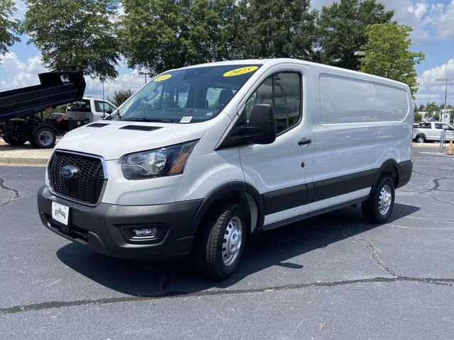 New 2025 Oxford White Ford AWD image 7