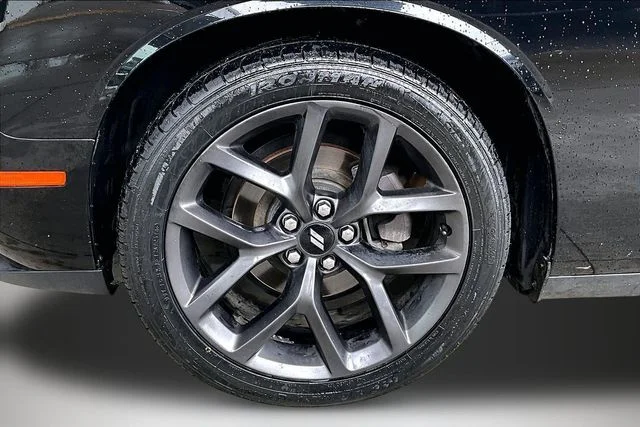 Used 2019 Black Dodge SXT image 28