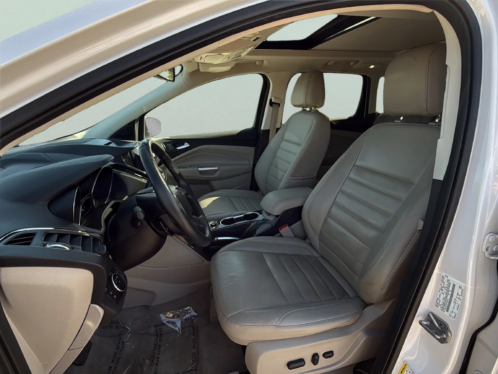 Used 2016 White Platinum Clearcoat Metallic Ford Titanium image 26