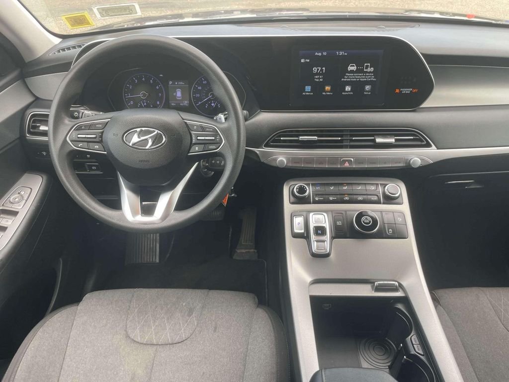 Used 2020 Green Hyundai SE image 14