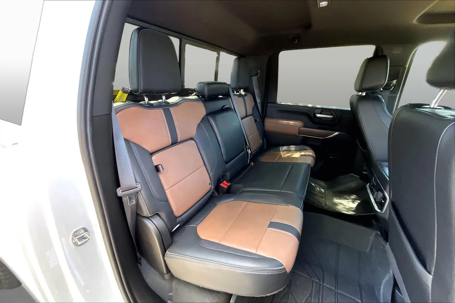 Used 2023 Iridescent Pearl Tricoat Chevrolet High Country image 26
