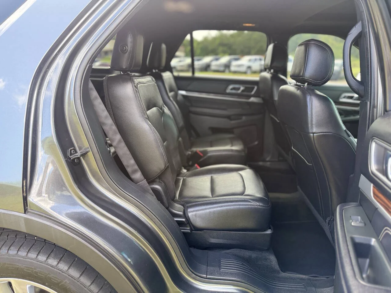 Used 2016 Gray Ford Limited 4dr SUV image 26