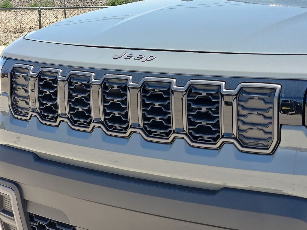 New 2026 Sting-Gray Clear-Coat Exterior Paint Jeep Laredo image 7