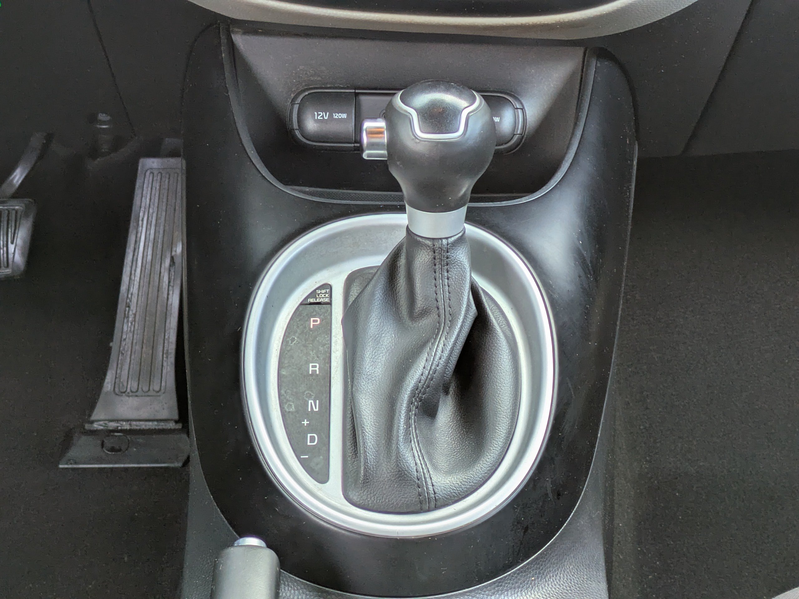 Used 2016 Clear White Kia BASE image 17