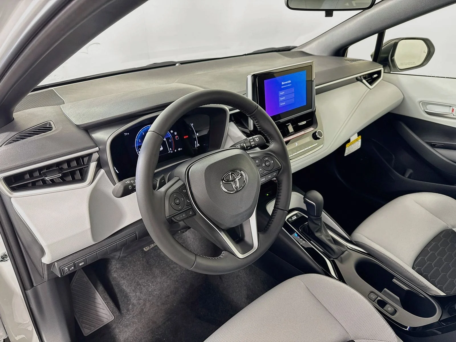 New 2027 Wind Chill Pearl <sup>1</sup> Toyota  SE image 6