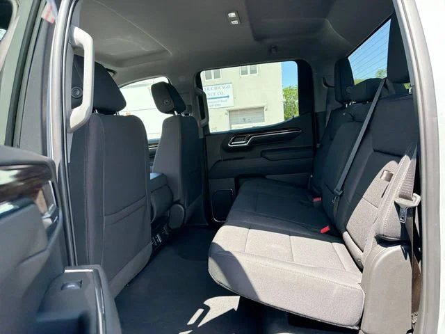 Used 2024 Gray GMC Elevation image 21