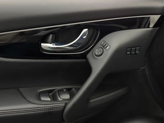 Used 2022 Gun Metallic Nissan SV image 16
