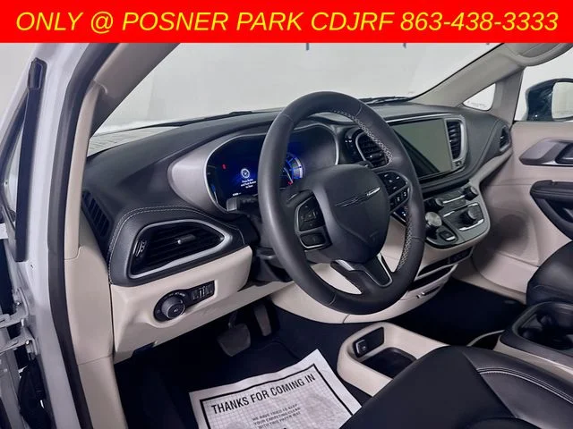 Used 2024 White Chrysler Select image 9