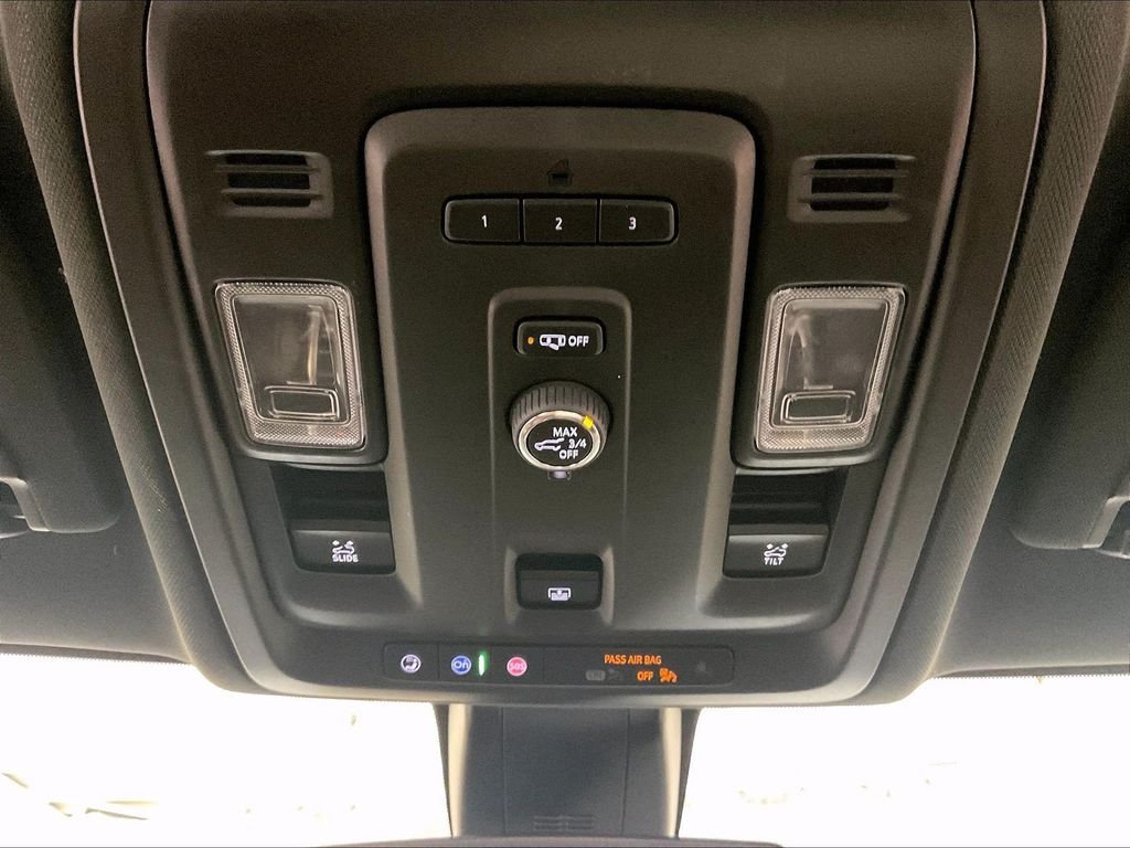 Used 2021 Gray Chevrolet Z71 image 27