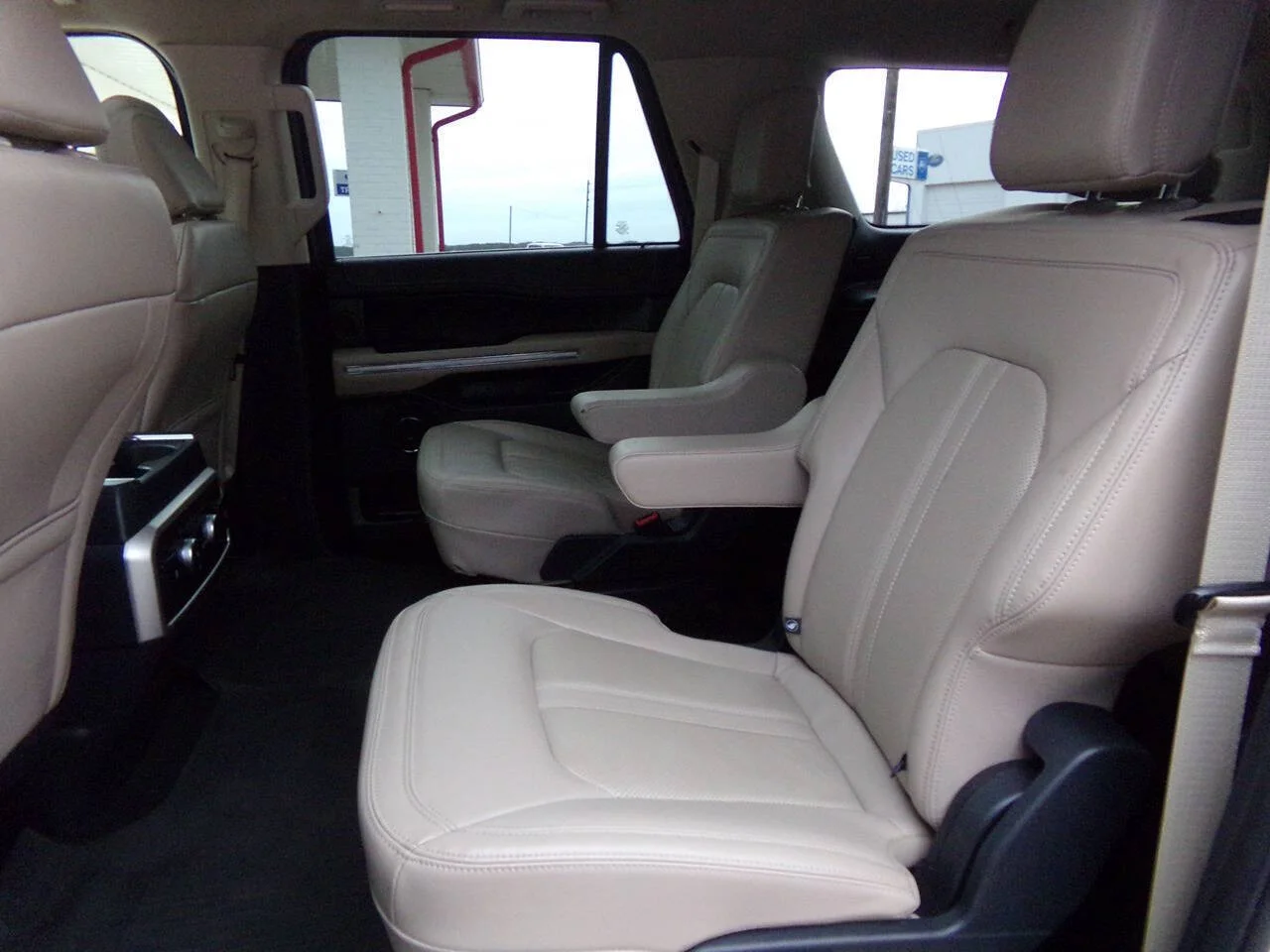 Used 2024 Oxford White Ford Limited 4x4 4dr SUV image 14