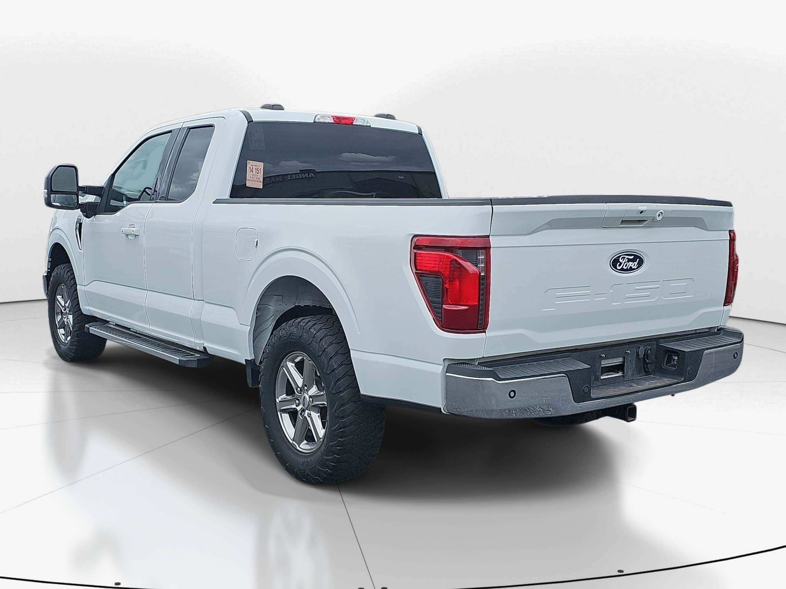 Certified Used 2024 Oxford White Ford XLT image 4